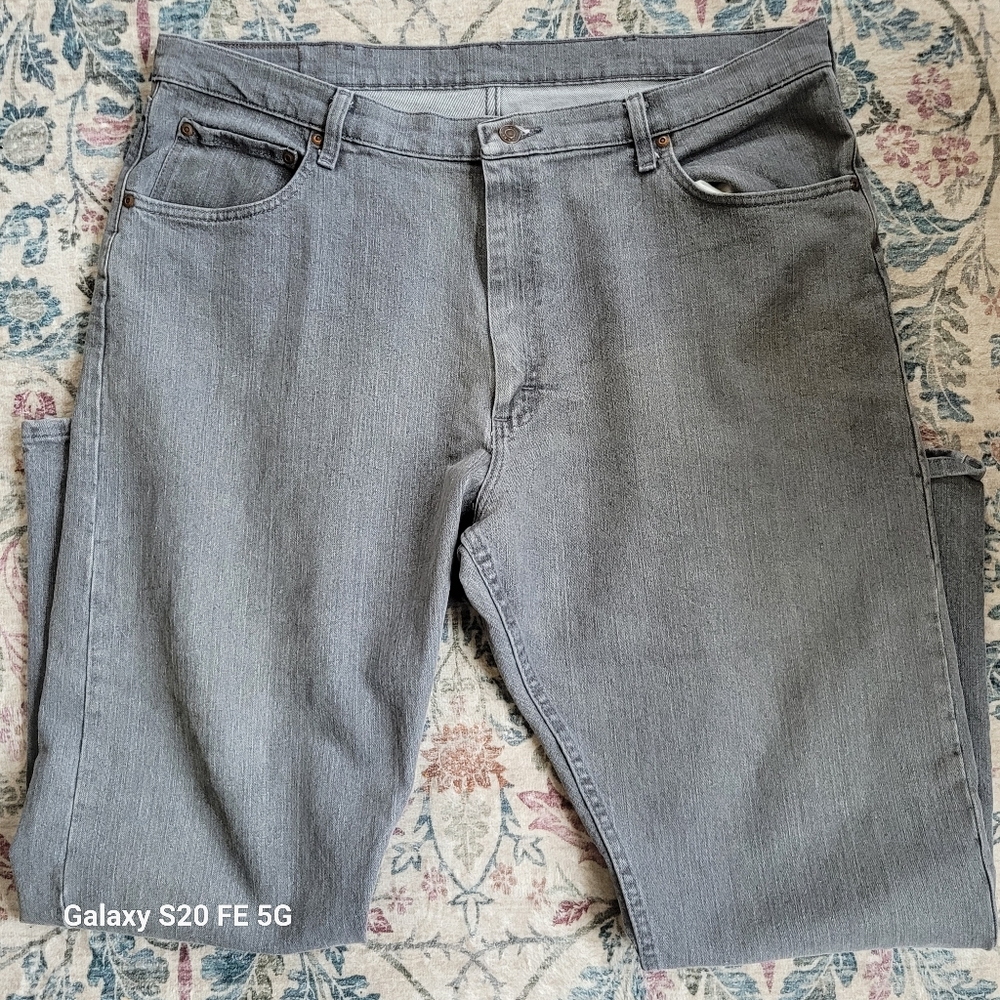 EUC Wrangler Men's Relaxed Jeans - Gray Size 40/30